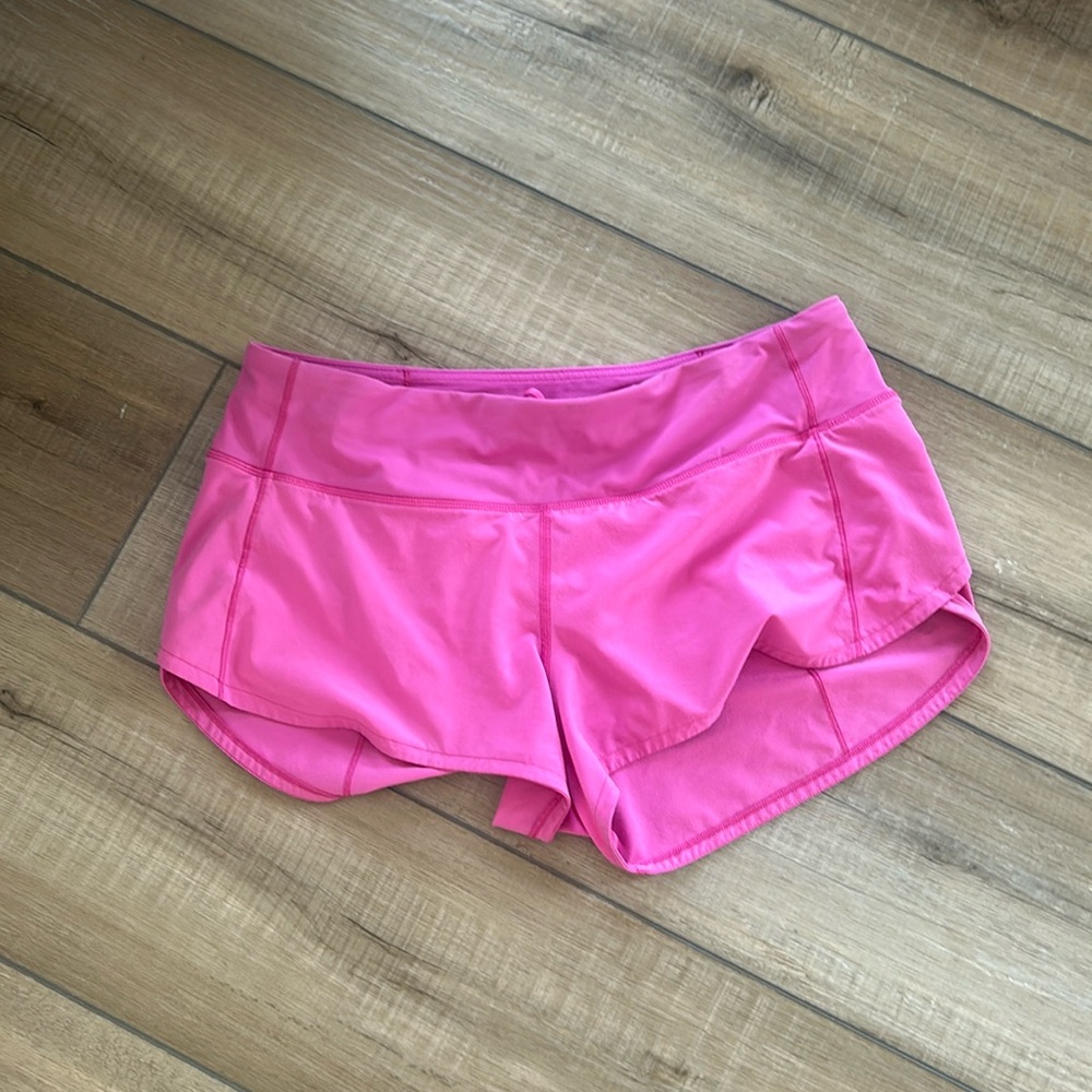 Lululemon hotty hot shorts size 6, 2.5 inch